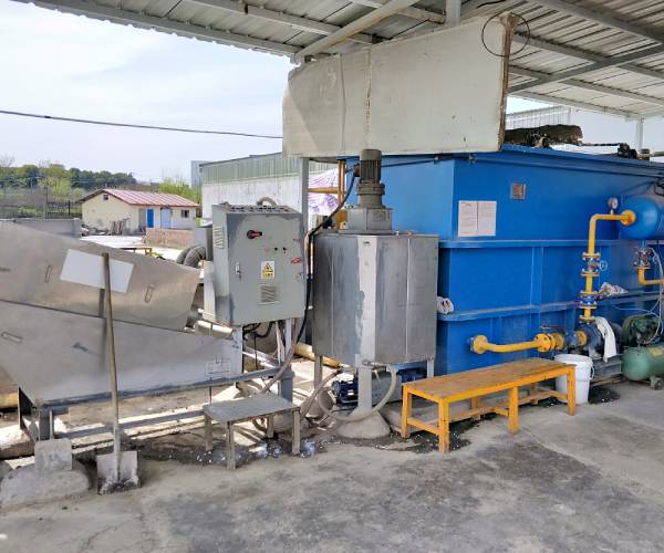 廢水處理現(xiàn)場 廢水處理現(xiàn)場